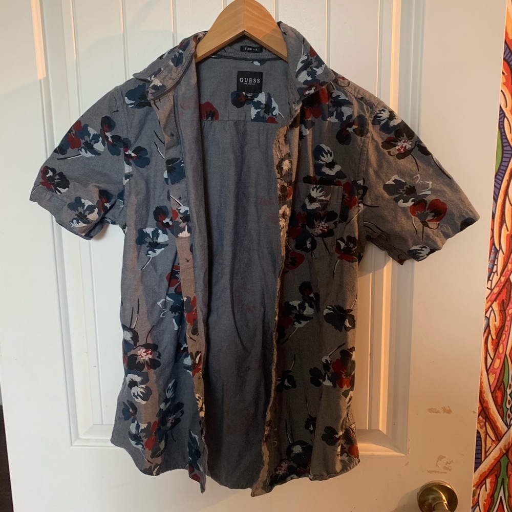 🌵2/$20🌵 GUESS Hawaiian shirt